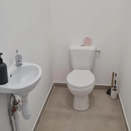 Aux Portes De Paris Apartment